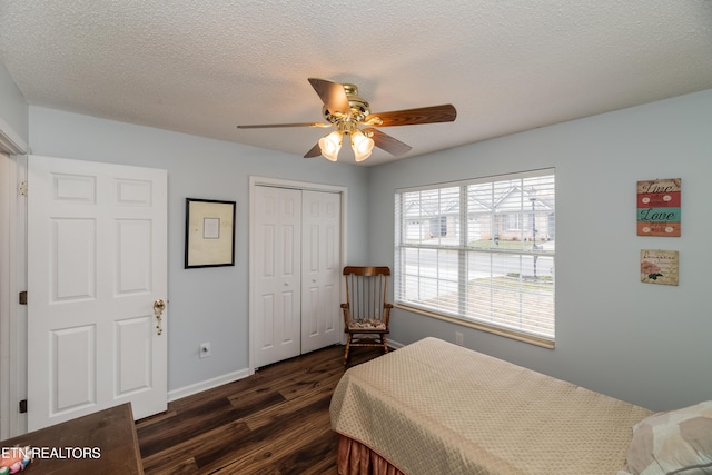 bedroom featuring ceiling fan, dark hardwood / wood-style floors, a textured ceiling, and a closet