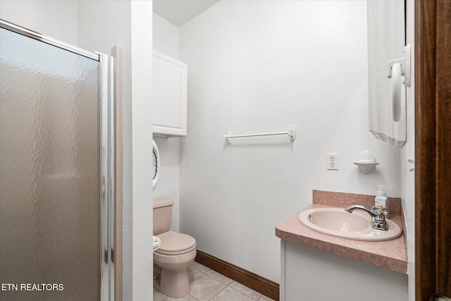 full bath featuring toilet, vanity, baseboards, tile patterned floors, and a stall shower