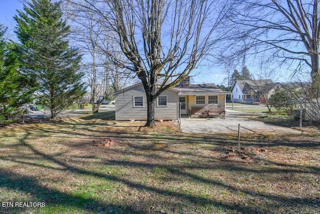 view of front of property with a patio and a front lawn