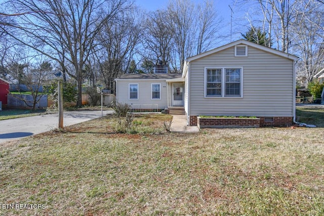 view of front of home with a front yard and crawl space