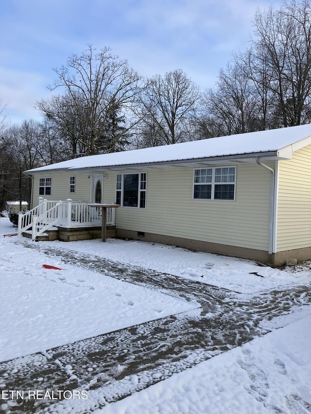 manufactured / mobile home featuring crawl space