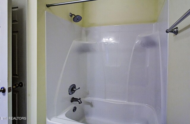 bathroom featuring shower / bathing tub combination