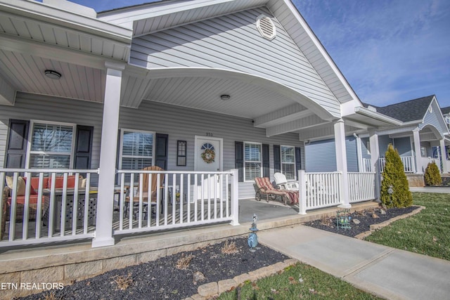 view of front facade with covered porch