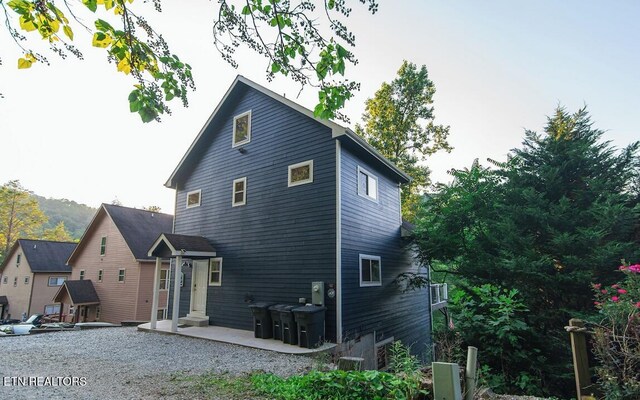 143 N Bridge Ln, Lafollette, TN 37766