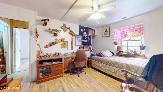 bedroom featuring visible vents, ceiling fan, a textured ceiling, and light wood finished floors