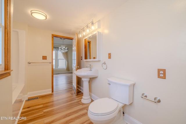825 E 2nd N St, Morristown, TN 37814 - full bathroom with a chandelier, toilet, wood finished floors, visible vents, and baseboards