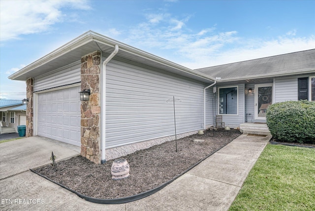 view of front of property featuring a garage and driveway