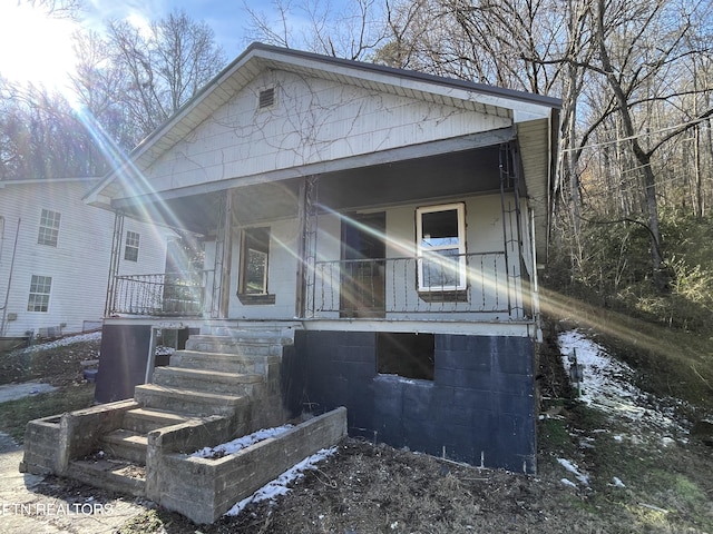 view of front facade featuring a porch