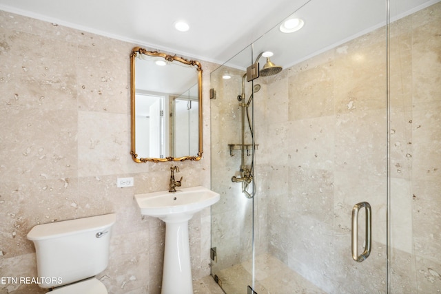 full bath featuring a stall shower, recessed lighting, toilet, and tile walls