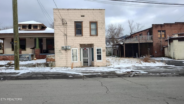 view of front of home featuring covered porch