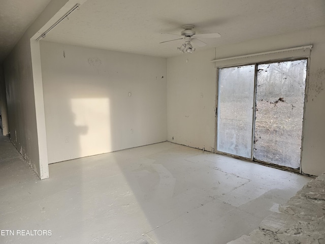 unfurnished room with ceiling fan