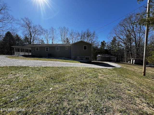 view of front facade with a front yard