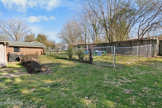 view of yard featuring a fenced backyard