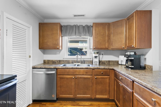 kitchen featuring stainless steel appliances, dark countertops, a sink, and visible vents