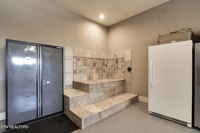 245 Harrison Bend Rd, Loudon, TN 37774 - full bath featuring tiled shower