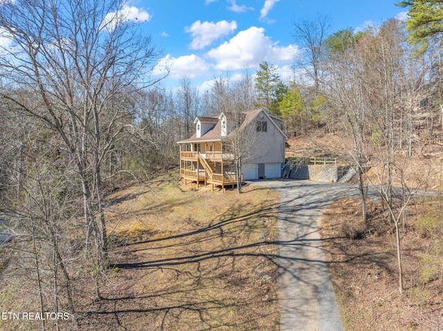 view of front facade with driveway and a garage