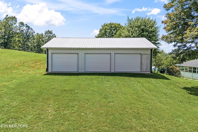 view of detached garage