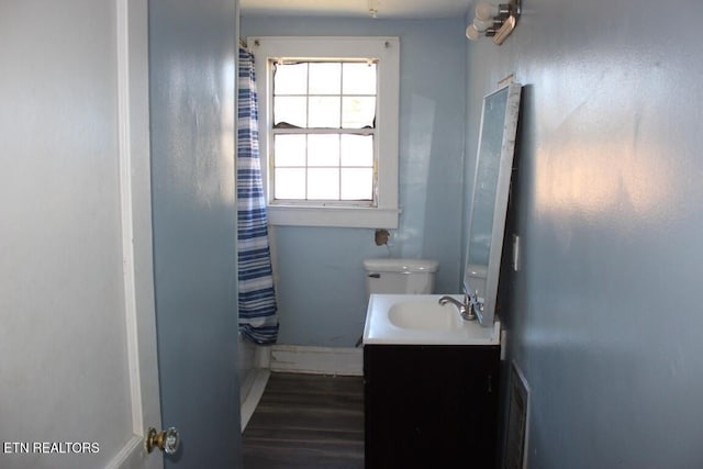 bathroom featuring a shower with shower curtain, vanity, toilet, and wood finished floors