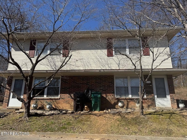 view of front facade with brick siding