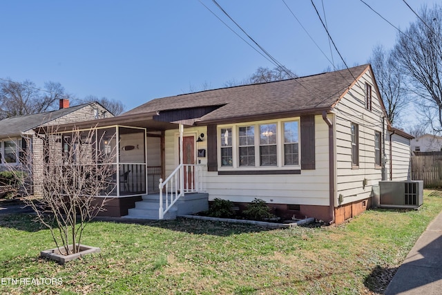 view of front of house featuring roof with shingles, crawl space, a front yard, and cooling unit