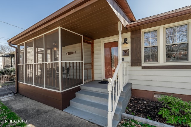 entrance to property with crawl space