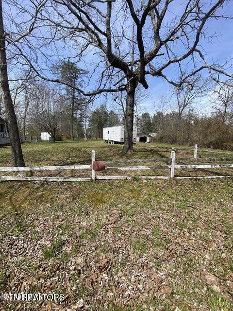 Listing photo 2 for 720 Sequoia Dr, Crossville TN 38572