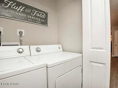 laundry area with laundry area and washer and clothes dryer