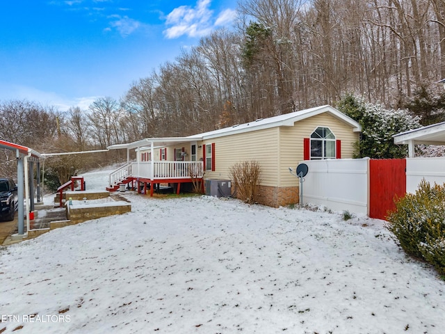 view of front of home featuring a porch and fence