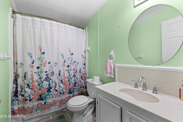 full bath featuring toilet, curtained shower, a textured ceiling, vanity, and backsplash