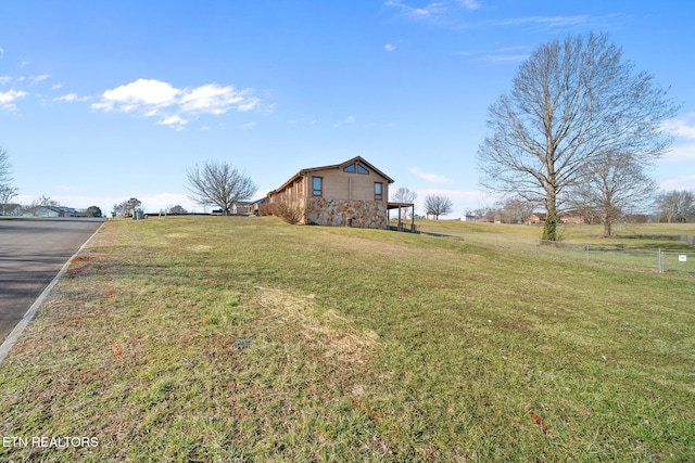 view of yard with a rural view