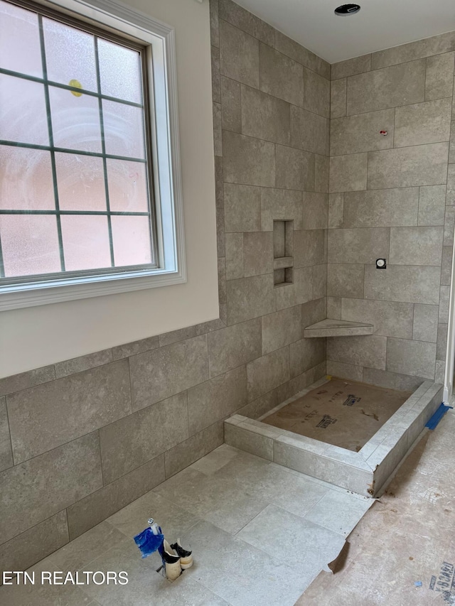 2127 Lantern Park Ln, Knoxville, TN 37932 - bathroom with healthy amount of natural light and tiled shower