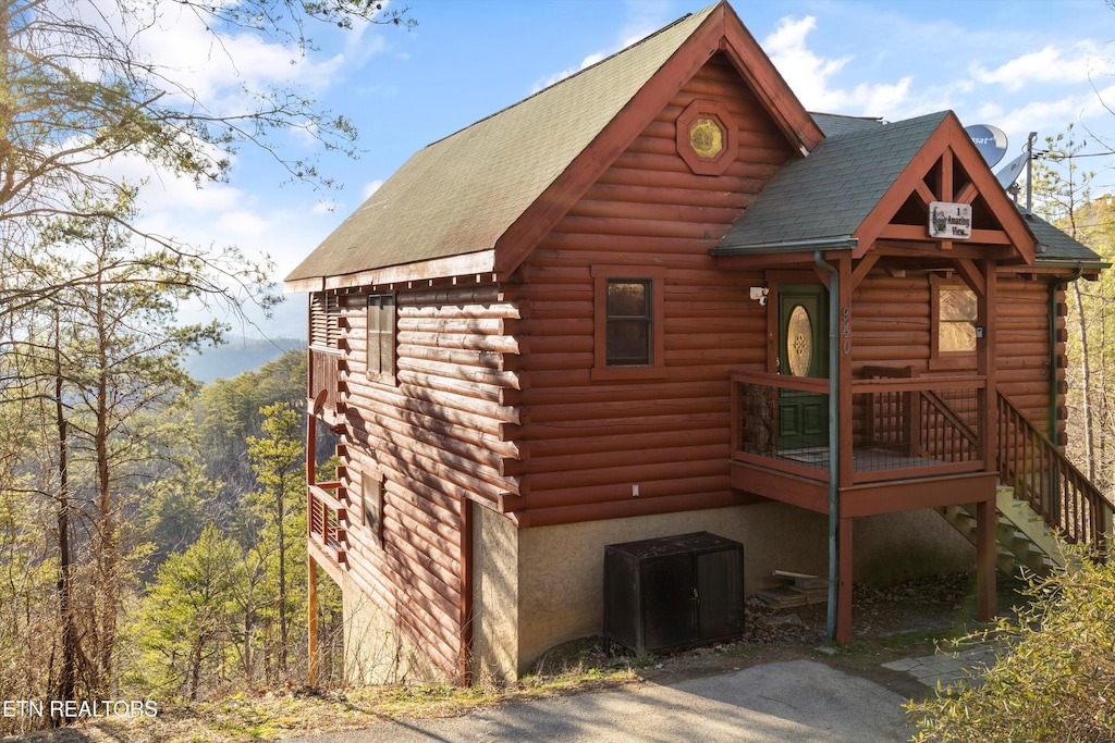 940 Falcon View Way, Sevierville, TN 37862 - view of front of home with a shingled roof and log siding