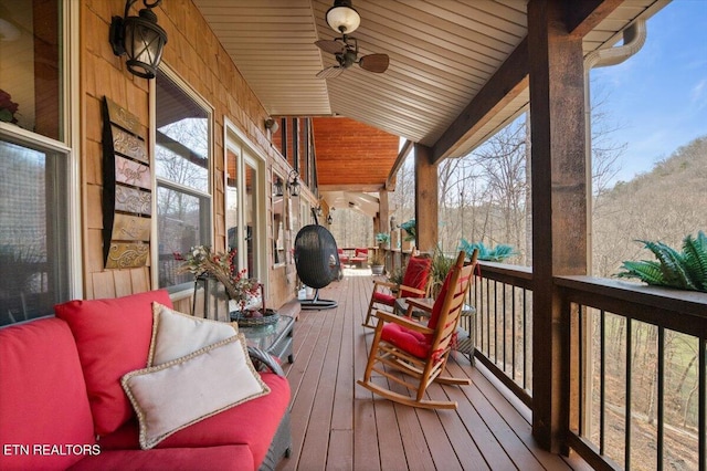 deck with ceiling fan