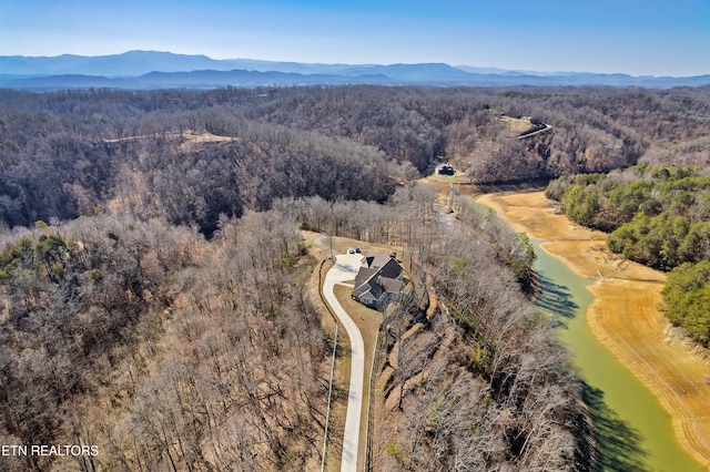 birds eye view of property featuring a mountain view and a forest view