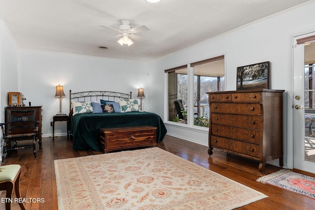 bedroom featuring visible vents, baseboards, dark wood finished floors, and a ceiling fan