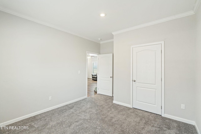 unfurnished bedroom featuring carpet floors, baseboards, crown molding, and recessed lighting