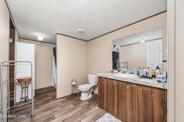 full bathroom featuring crown molding, vanity, toilet, and wood finished floors