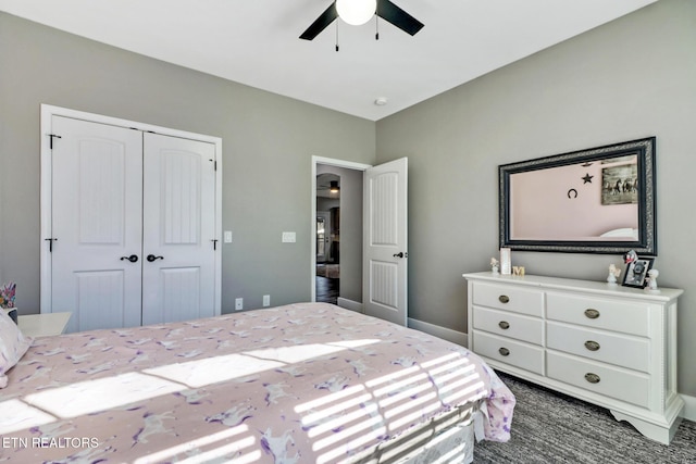 bedroom featuring baseboards, a ceiling fan, and a closet