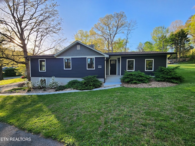 132 Pine Rd, Norris, TN 37828 - ranch-style home featuring a front lawn