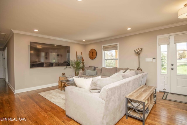 living room featuring recessed lighting, crown molding, baseboards, and wood finished floors