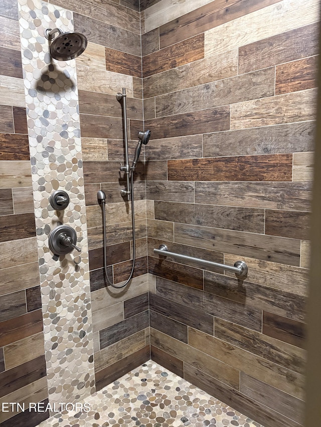 193 Holly Tree Dr, Crossville, TN 38555 - full bathroom with tiled shower