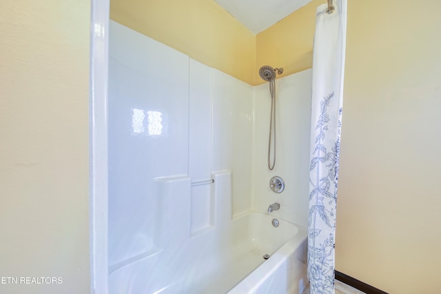 full bathroom featuring shower / bathtub combination with curtain