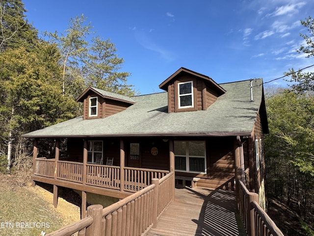 rustic home featuring a shingled roof