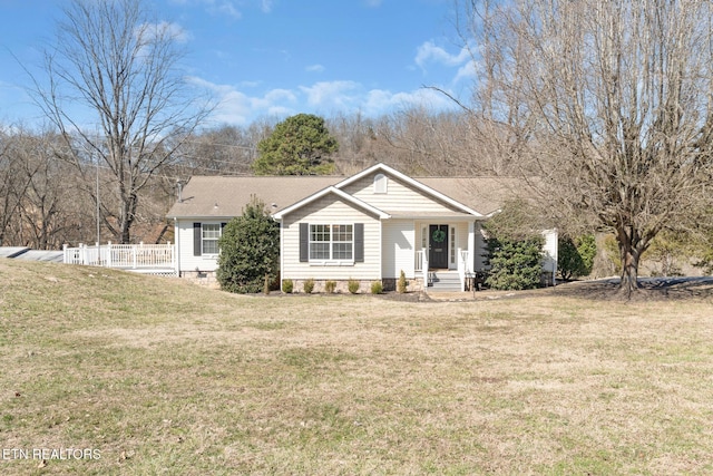 view of front of home featuring crawl space, fence, and a front lawn