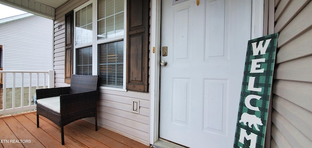 property entrance featuring a porch