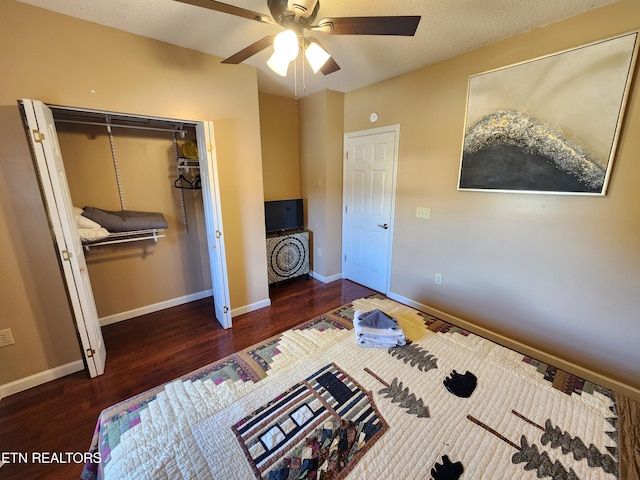 bedroom featuring a textured ceiling, wood finished floors, a ceiling fan, baseboards, and a closet