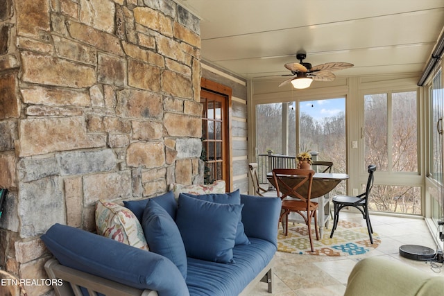 sunroom with ceiling fan