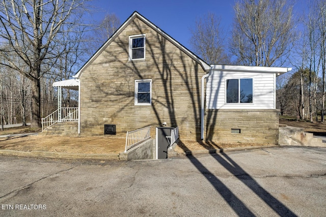 exterior space featuring crawl space