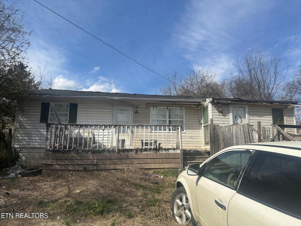 view of front of property with covered porch