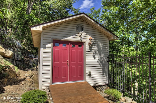 954 Pawnee Ct, Sevierville, TN 37876 - view of shed with fence